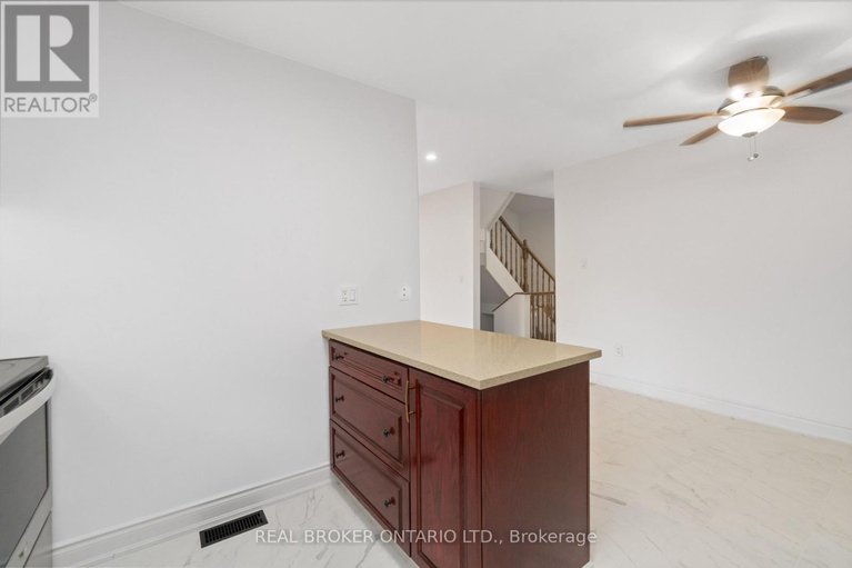 28793842/3-a-southpark-drive/blackburn-hamlet/ottawa/ontario/K1B3B8_19
