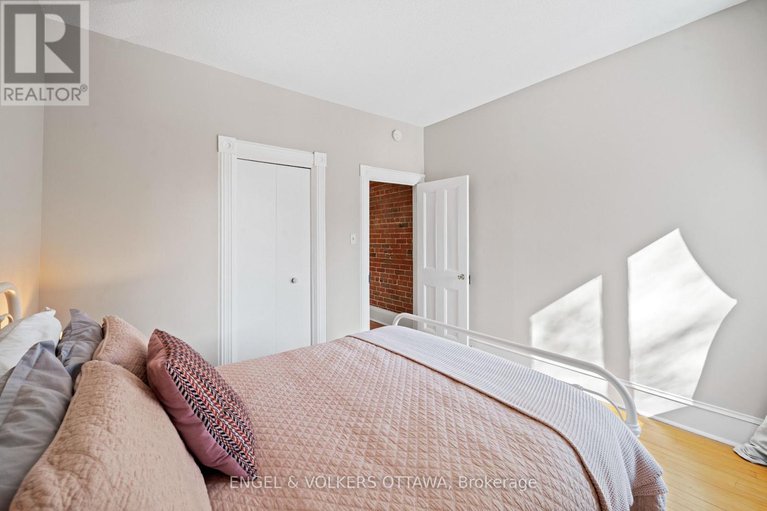 29393365/210-daly-avenue/sandy-hill/ottawa/ontario/K1N6G2_35