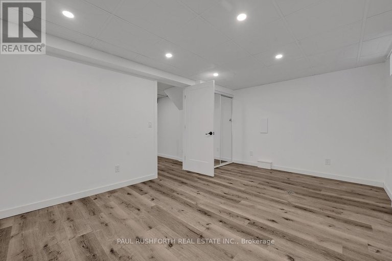 29578151/23-pixley-private/riverview-park/ottawa/ontario/K1G4C3_35