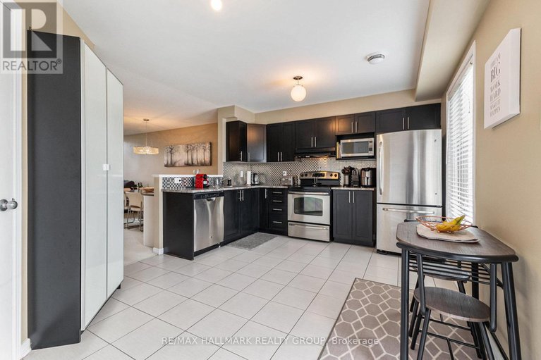 28568194/327-galston-private/mer-bleuebradley-estatesanderson-park/ottawa/ontario/K1W0G3_8