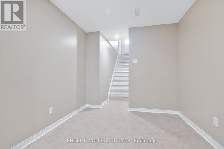 29096516/26-carleton-cathcart-street/stittsville-south/ottawa/ontario/K2S1M7_34