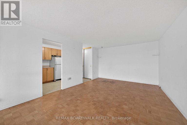 29543326/407-1356-meadowlands-drive-e/borden-farmstewart-farmcarleton-heightsparkwood-hills/ottawa/ontario/K2E6K6_4