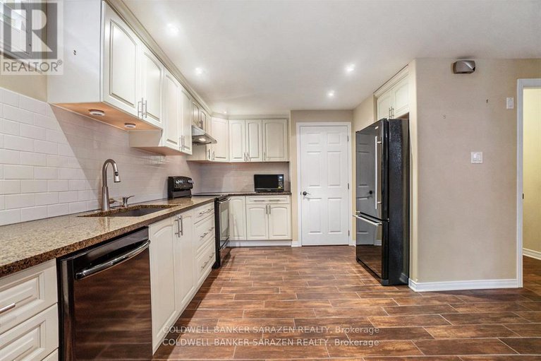 29444901/221-madhu-crescent/mooneys-bay/ottawa/ontario/K2C4J2_30