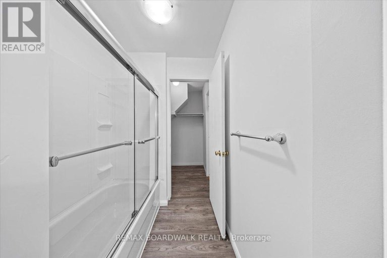 29445162/1513-thurlow-street/fallingbrookridgemount/ottawa/ontario/K4A2K9_70