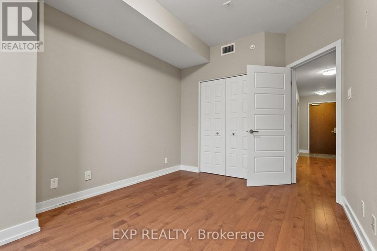 29557757/1006-330-titan-private/borden-farmstewart-farmcarleton-heightsparkwood-hills/ottawa/ontario/K2G1G3_15