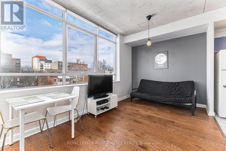 28302744/180-york-street/lower-townbyward-market/ottawa/ontario/K1N1J6_5