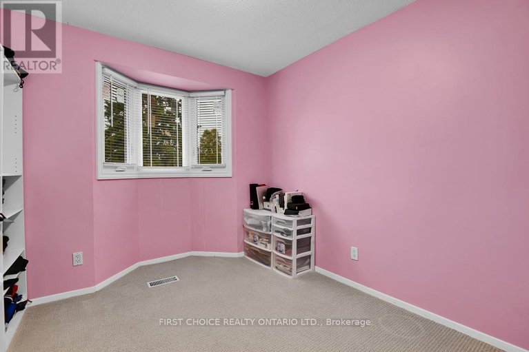 29056396/1771c-lamoureux-drive/queenswood-heights-south/ottawa/ontario/K1E2N5_24