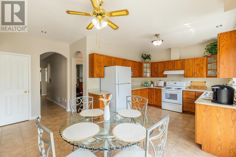28441775/214-castlegarth-crescent/stonebridge/ottawa/ontario/K2J5N6_9