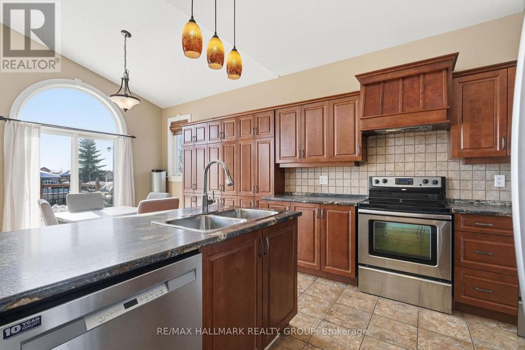 29319588/109-thivierge-court/town-of-rockland/clarence-rockland/ontario/K4K0E7_12