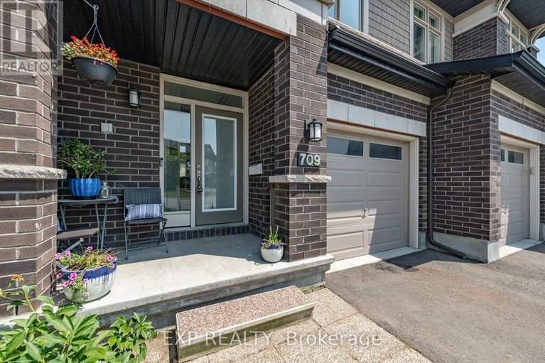 28625668/709-capricorn-circle/riverside-southgloucester-glen/ottawa/ontario/K4M0J5_3