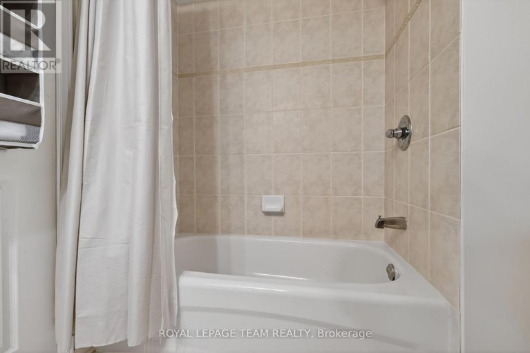 29668383/13-424-hillsboro-private/emerald-meadowstrailwest/ottawa/ontario/K2M3A8_34