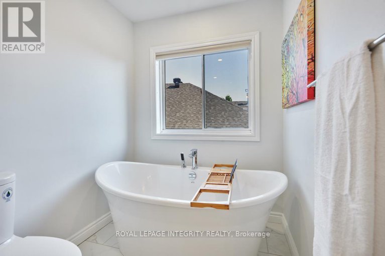 28624550/11-honeywood-court/riverside-southgloucester-glen/ottawa/ontario/K1V1Y4_20