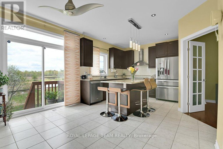 28330795/130-winterhaven-drive/mer-bleuebradley-estatesanderson-park/ottawa/ontario/K1W0H4_10