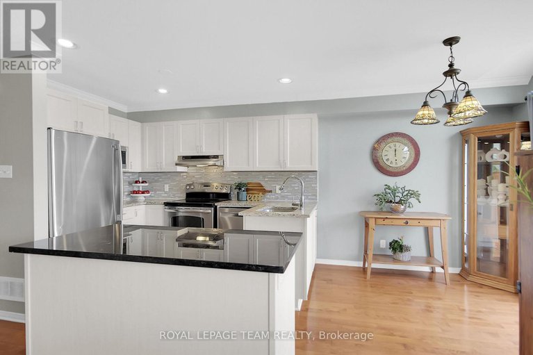 28277167/484-meadowbreeze-drive/emerald-meadowstrailwest/ottawa/ontario/K2M2T6_13