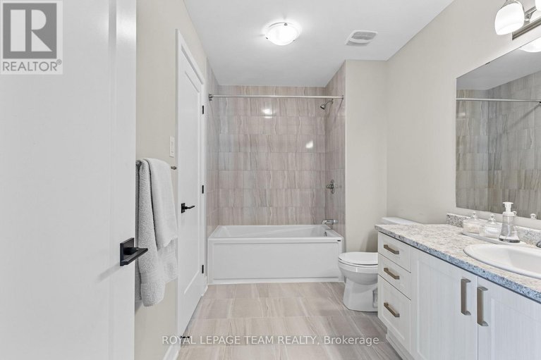 29042770/28-dun-skipper-drive/blossom-parkkemp-parkfindlay-creek/ottawa/ontario/K1X0J3_23