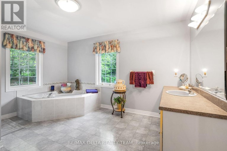 28348196/6316-elkwood-drive/greely/ottawa/ontario/K4P1N1_23