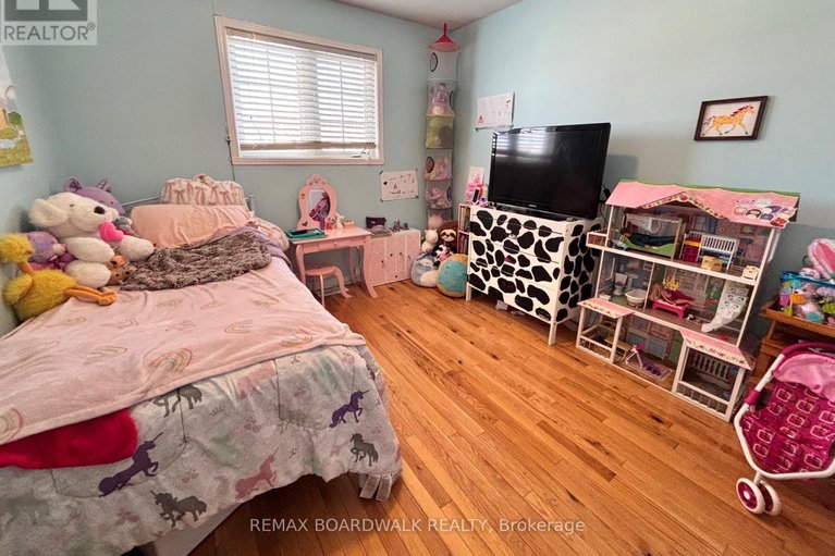 29597543/240-eliot-street/town-of-rockland/clarence-rockland/ontario/K4K0E6_18