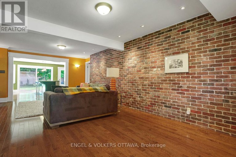 28808789/3-mohawk-crescent/bruce-farmgraham-parkqualicumbellands/ottawa/ontario/K2H7G7_22