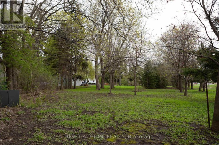 28315560/3208-richmond-road/bruce-farmgraham-parkqualicumbellands/ottawa/ontario/K2H5B6_9