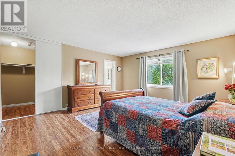 29646317/55-chantilly-gate/stittsville-north/ottawa/ontario/K2S2B1_11