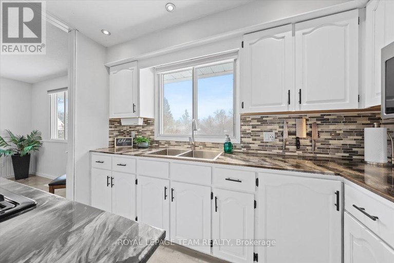 29101307/9161-county-rd-6-north/augusta-twp/augusta/ontario/K0G1R0_22