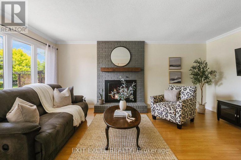28416258/396-roxdale-avenue/bilberry-creekqueenswood-heights/ottawa/ontario/K1E1V5_3