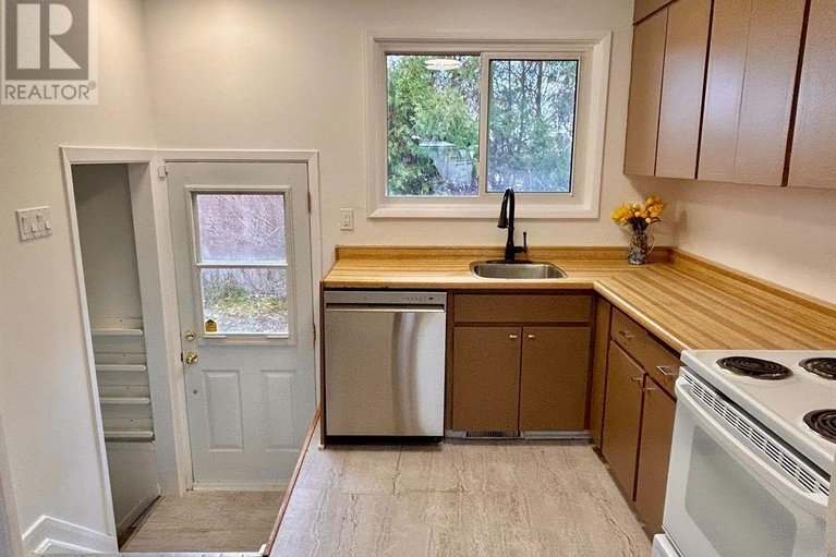 29619474/18-stinson-avenue/lynwood-village/ottawa/ontario/K2H6N1_5