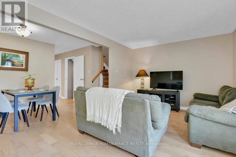 28412769/61-3344-uplands-drive/hunt-club/ottawa/ontario/K1V9R9_9