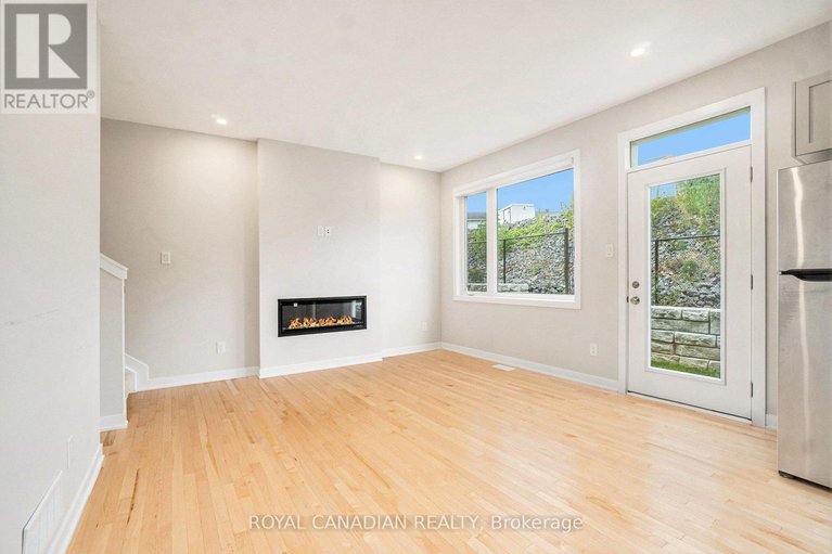 28892633/93-pizzicato-street/mer-bleuebradley-estatesanderson-park/ottawa/ontario/K1W0S3_8