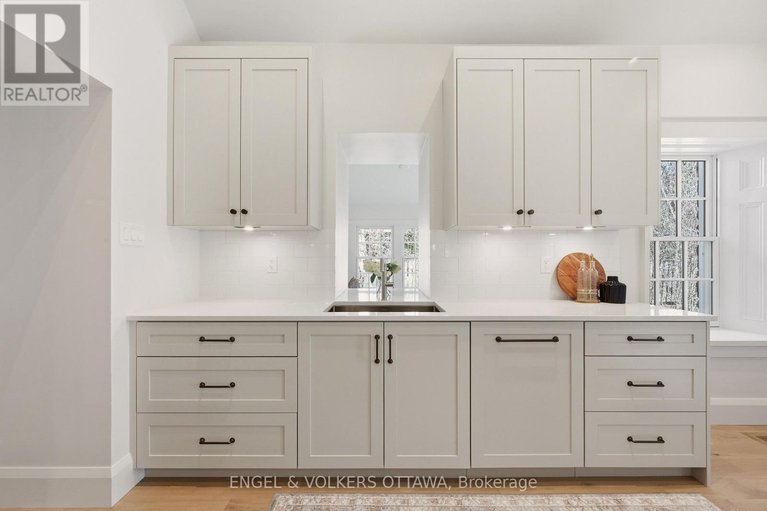 29649230/35-mackay-street/new-edinburgh/ottawa/ontario/K1M2B2_24