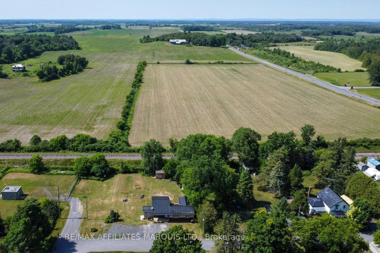 28523953/21895-seguin-mill-street/north-glengarry-lochiel-twp/north-glengarry/ontario/K0B1H0_28