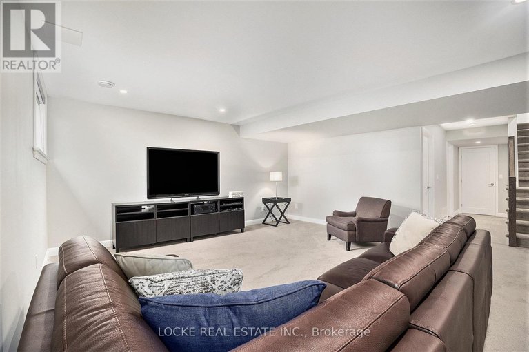 28596874/517-pimiwidon-street/cfb-rockcliffe-and-area/ottawa/ontario/K1K5A1_38
