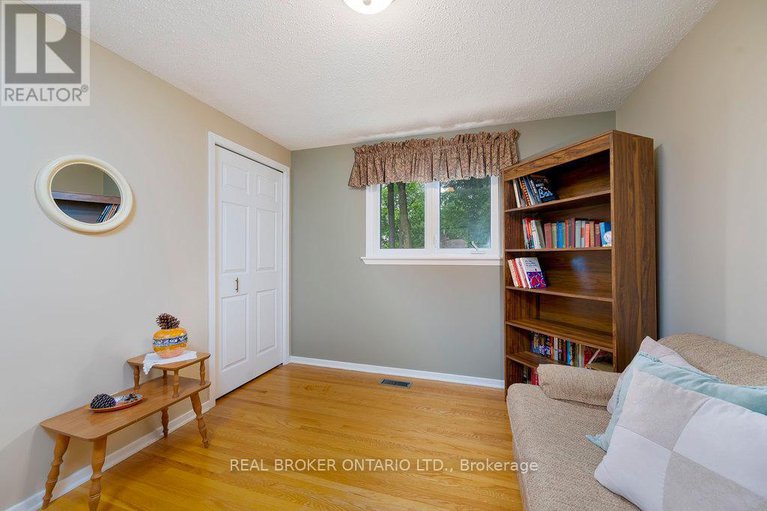 28522793/31-oakhurst-crescent/blackburn-hamlet/ottawa/ontario/K1B4A5_26
