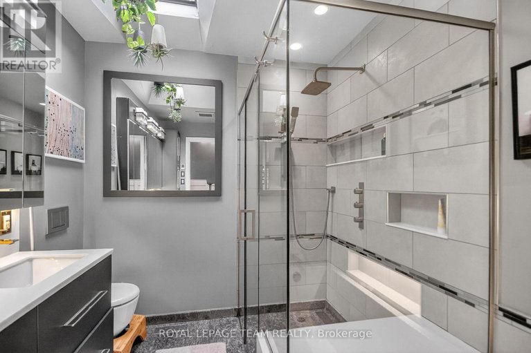 29456628/998-harkness-avenue-avenue/riverside-park/ottawa/ontario/K1V6P2_25