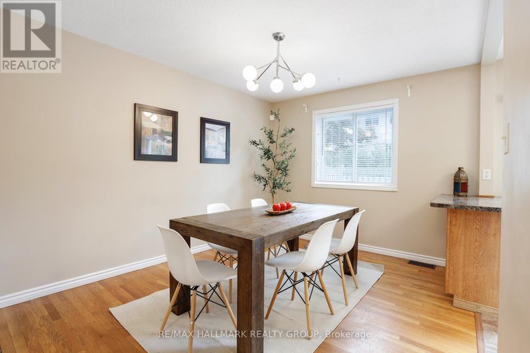 29030661/1637-saxony-crescent/pineview/ottawa/ontario/K1B5K8_11