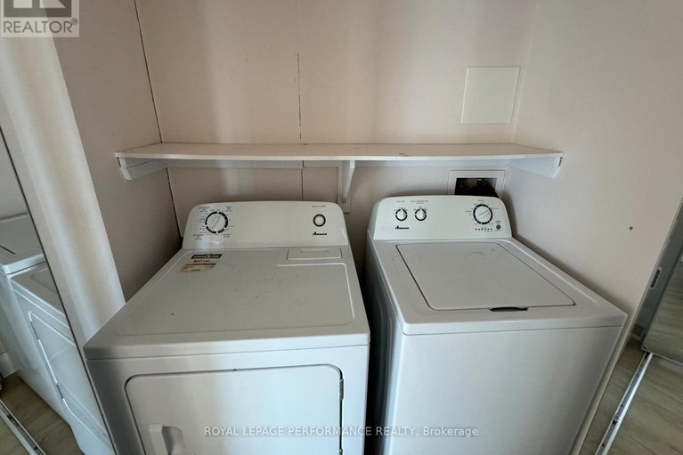 29442866/1209-2760-carousel-crescent/emerald-woodssawmill-creek/ottawa/ontario/K1T2N4_15