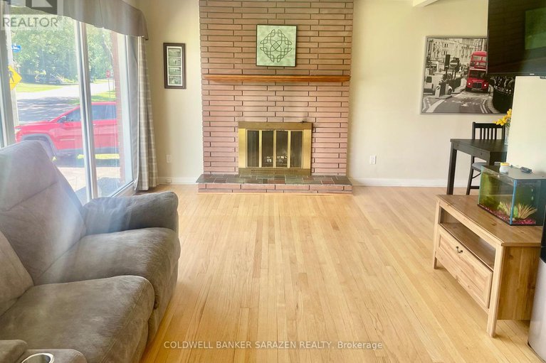 28588729/18-stinson-avenue/lynwood-village/ottawa/ontario/K2H6N1_20