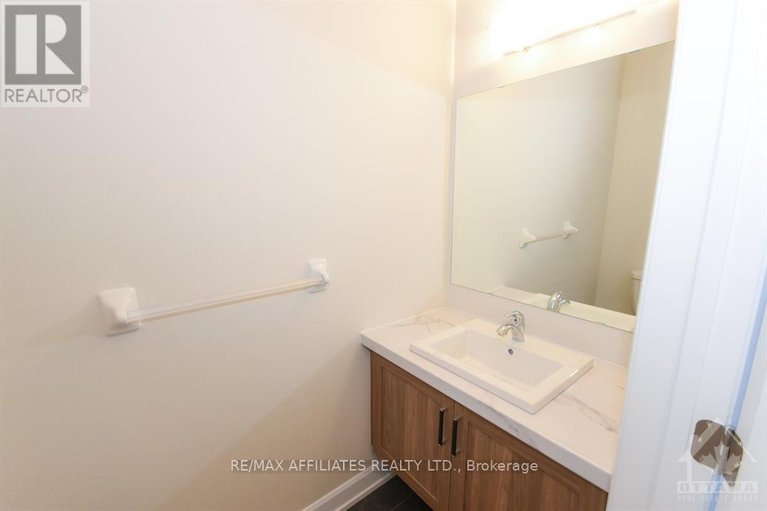26961653/441-aurora-street/sunset-flat/embrun/ontario/K0A1W0_11
