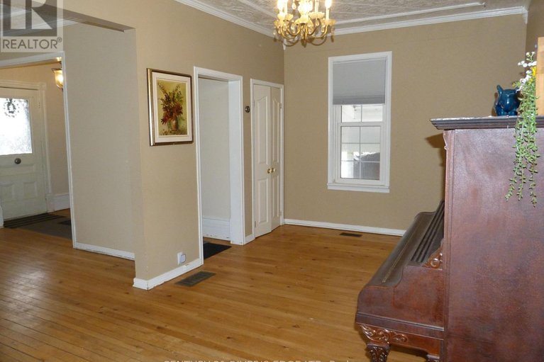 29471578/453-may-street/winchester/north-dundas/ontario/K0C2K0_16