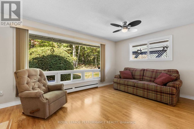28945911/5-revol-road/merivale-gardens/ottawa/ontario/K2G0B8_16
