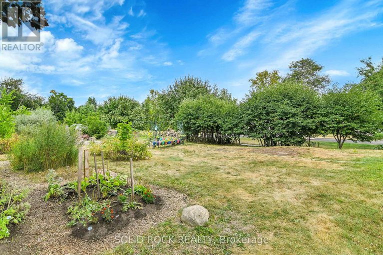 28730469/7893-lawrence-street/vernon/ottawa/ontario/K0A3J0_25