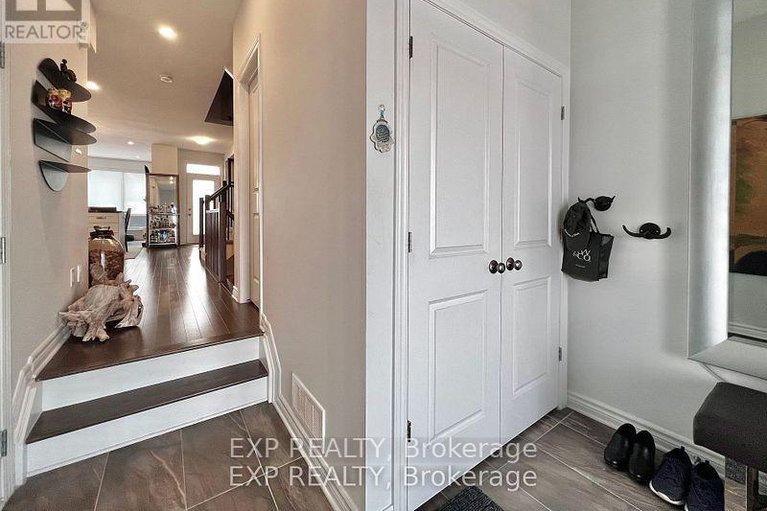 28505159/926-brian-good-avenue/riverside-southgloucester-glen/ottawa/ontario/K4M0N7_6