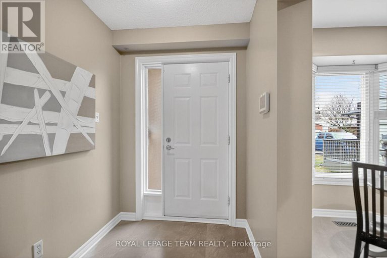 29608683/8-gowrie-drive/glencairnhazeldean/ottawa/ontario/K2L2S4_3