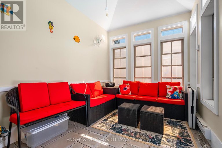 28957862/16-benson-street/borden-farmstewart-farmcarleton-heightsparkwood-hills/ottawa/ontario/K2E5J5_41