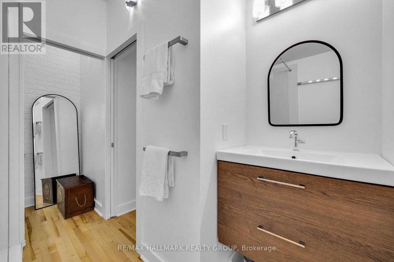 29608870/229-greensway-avenue/kingsview-park/ottawa/ontario/K1L7V3_16