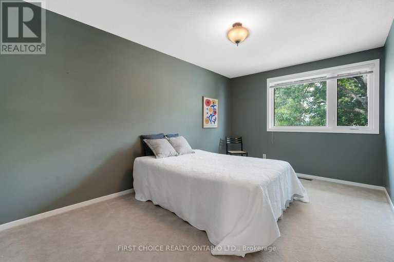 28890065/1631-wainfleet-street/chateauneuf/ottawa/ontario/K1C3G3_24