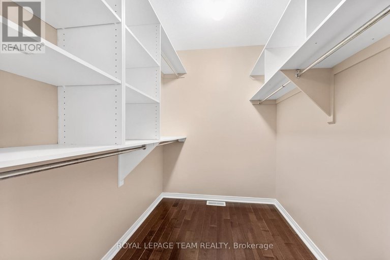 28771341/18-oakham-ridge/morgans-grantsouth-march/ottawa/ontario/K2K3B3_21