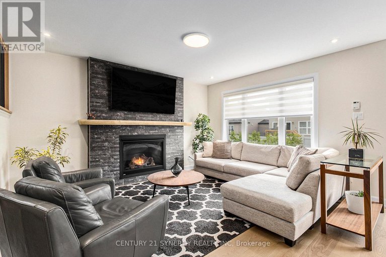 28491813/612-geneva-crescent/embrun/russell/ontario/K0A1W0_3