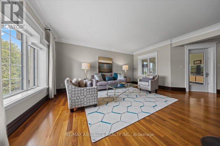 28246473/124-biltmore-crescent/btwn-franktown-rd-fallowfield-rd/ottawa/ontario/K2S2C6_8