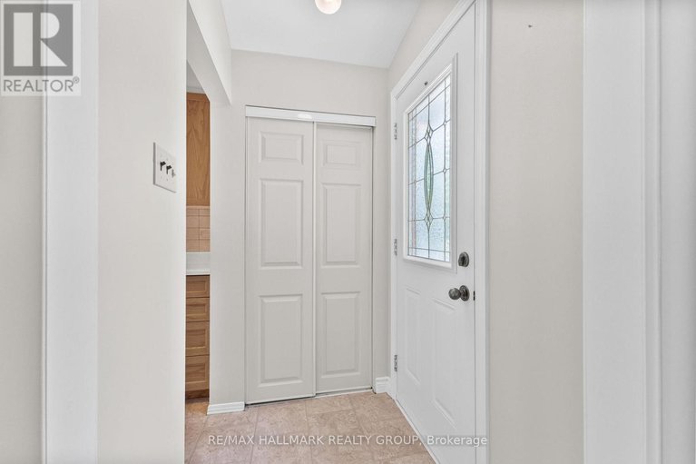 28611186/2234-bingham-street/elmvale-acresurbandale/ottawa/ontario/K1G2V7_4